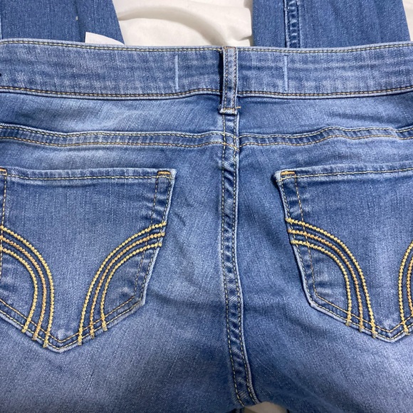 Hollister Size 1r Lightwash Lowrise Jeans. - Picture 3 of 3